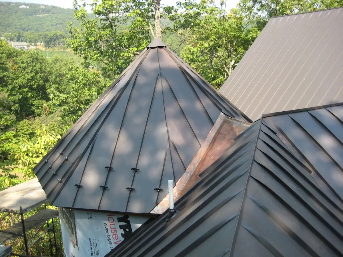 Professional Roof Tarp Installation by Craftsman Roofing in Pine Woods
